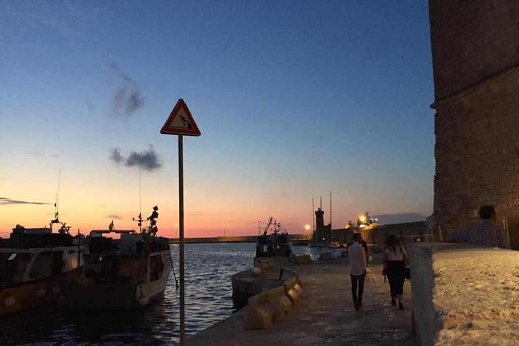 Historic Apartment In Centre Of City 100M To Sea Monopoli Buitenkant foto