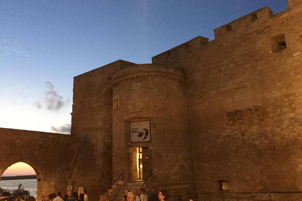 Historic Apartment In Centre Of City 100M To Sea Monopoli Buitenkant foto