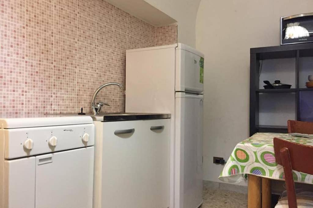 Historic Apartment In Centre Of City 100M To Sea Monopoli Buitenkant foto