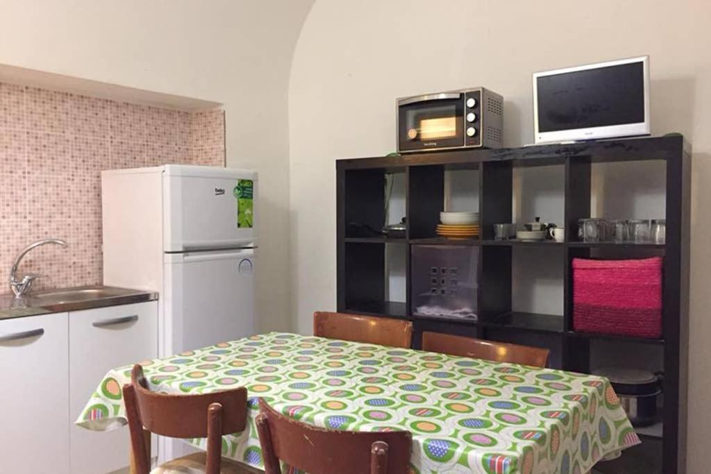 Historic Apartment In Centre Of City 100M To Sea Monopoli Buitenkant foto